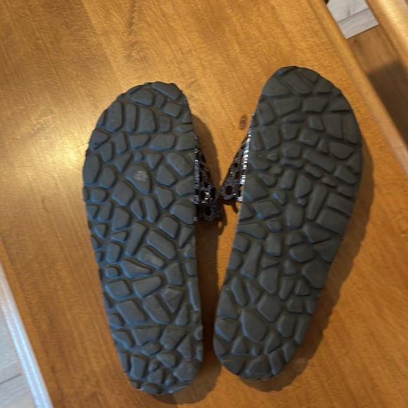 Slip on sandal. Like New - Picture 3 of 7